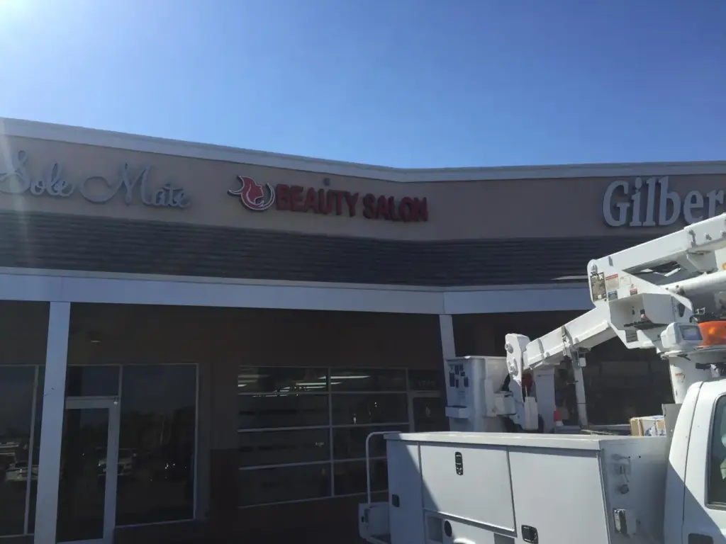 Beauty Salon on Bird Road – Channel letters by World Signs USA, Miami