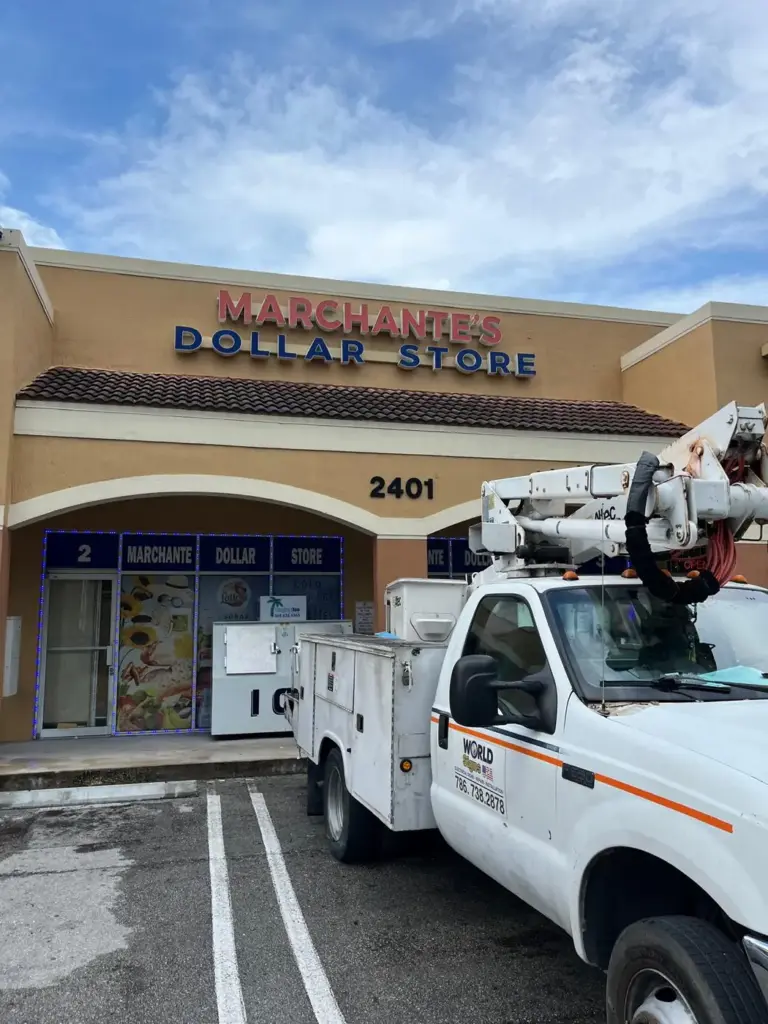 Dollar Store, Hialeah – Channel letters by World Signs USA, Hialeah
