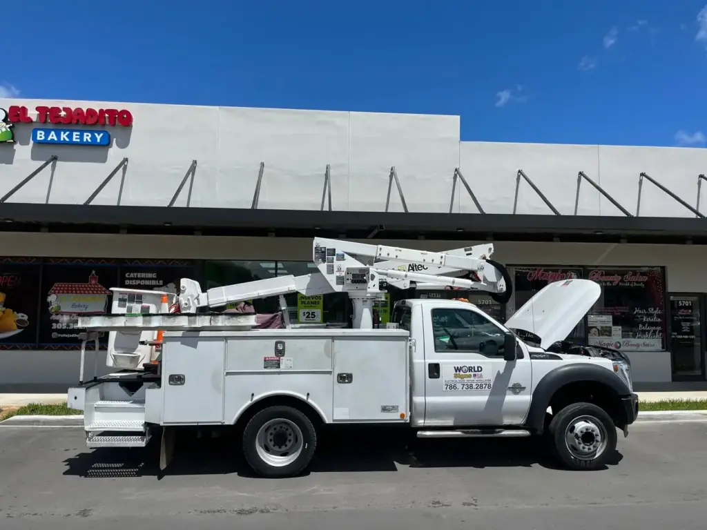 El Tejadito Plaza – Channel Letters sign by World Signs USA, Miami