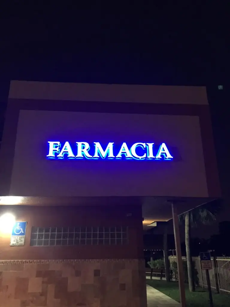 Hialeah Medical Plaza (Farmacia & Dentista) – Channel letters by World Signs USA, Hialeah