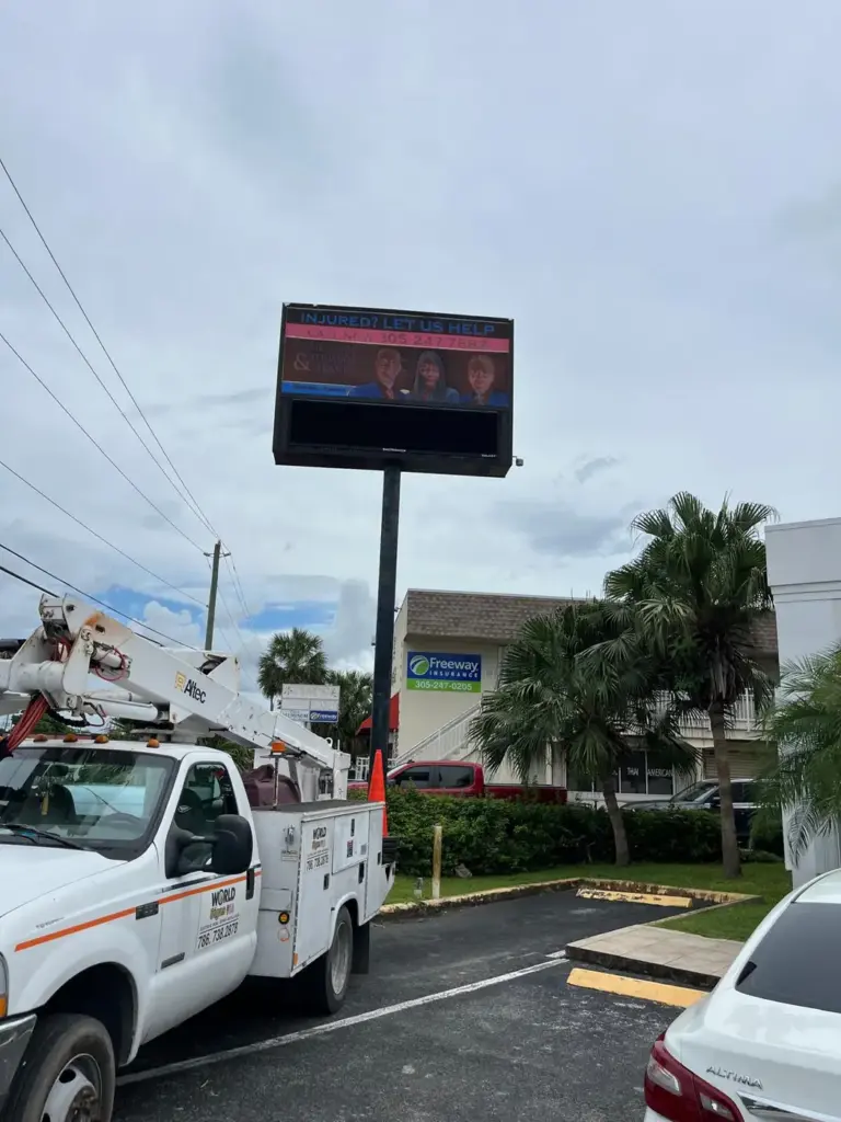 Homestead Plaza Pylon – Pylon sign + Lightbox sign by World Signs USA, Homestead
