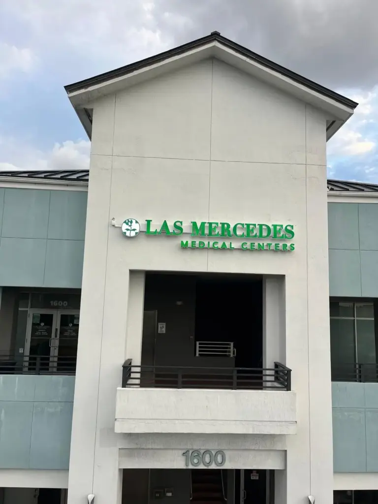 Las Mercedes Medical Centers – Channel Letters sign by World Signs USA, Miami