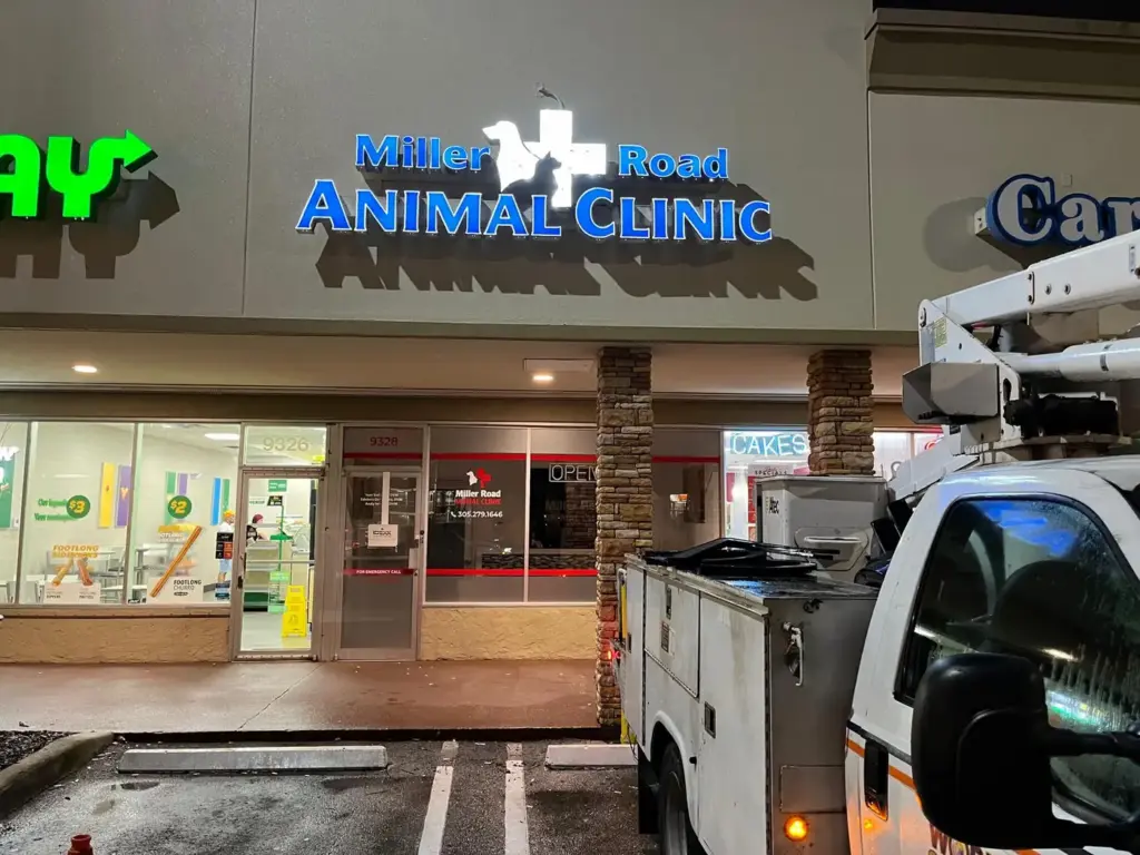 Miller Road Animal Clinic – Channel letters + LED screen by World Signs USA, Miami