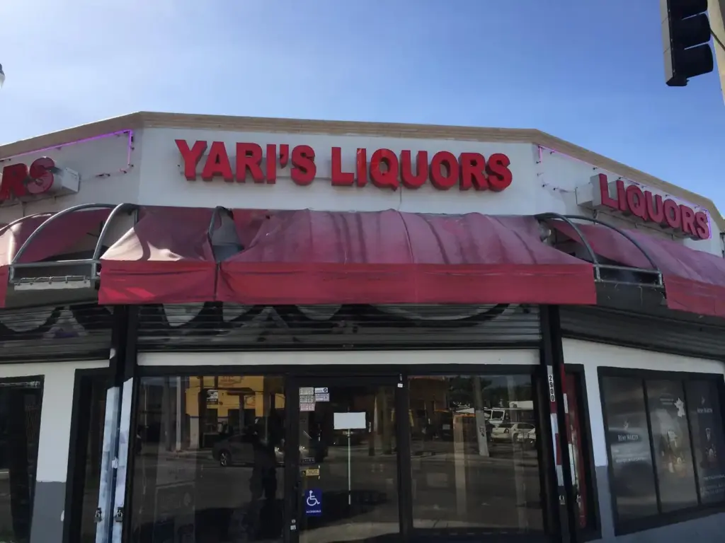 Yari’s Liquors – Channel letters by World Signs USA, Allapattah